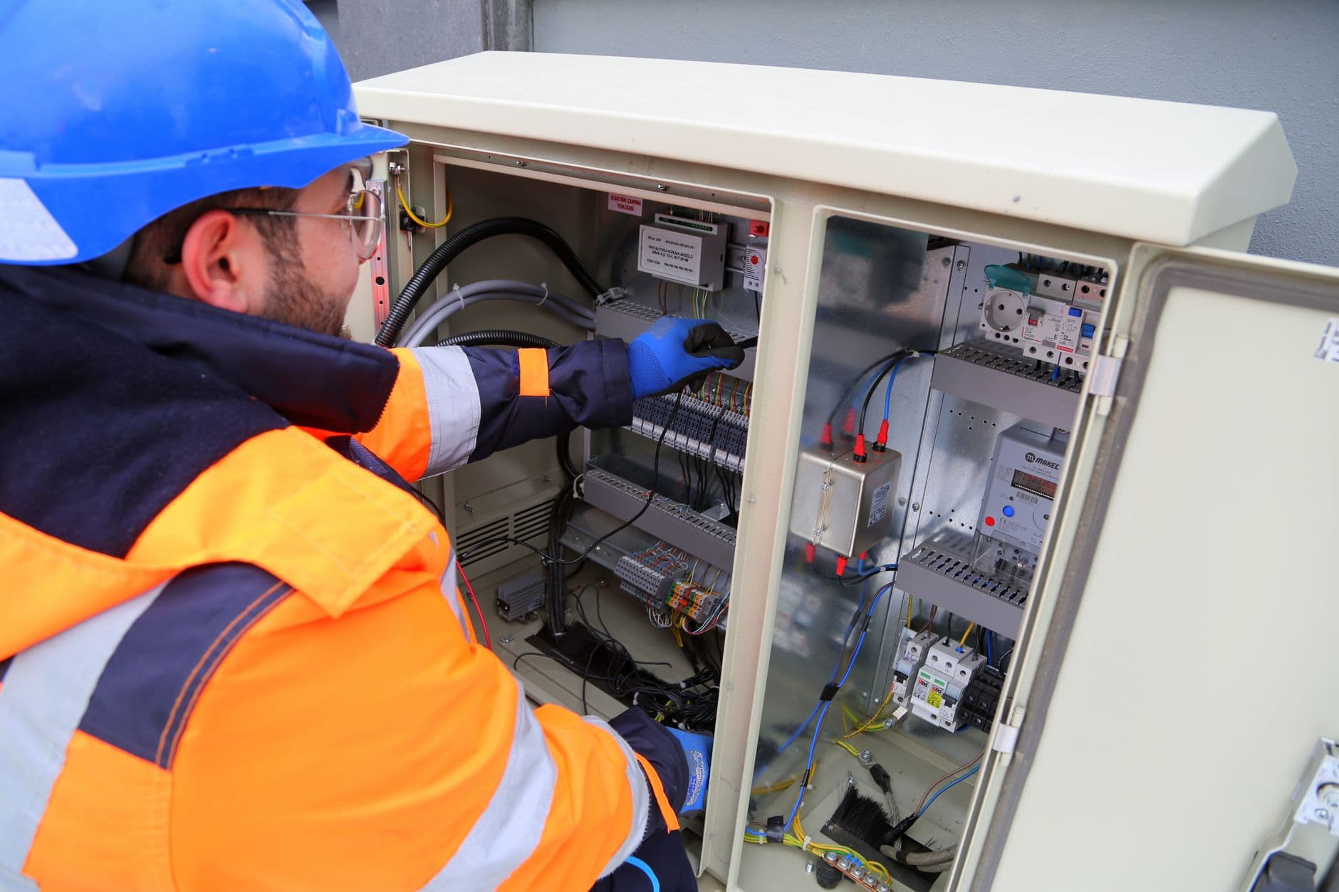 Örnek Elektrik Servisi — mekândan bir görünüm