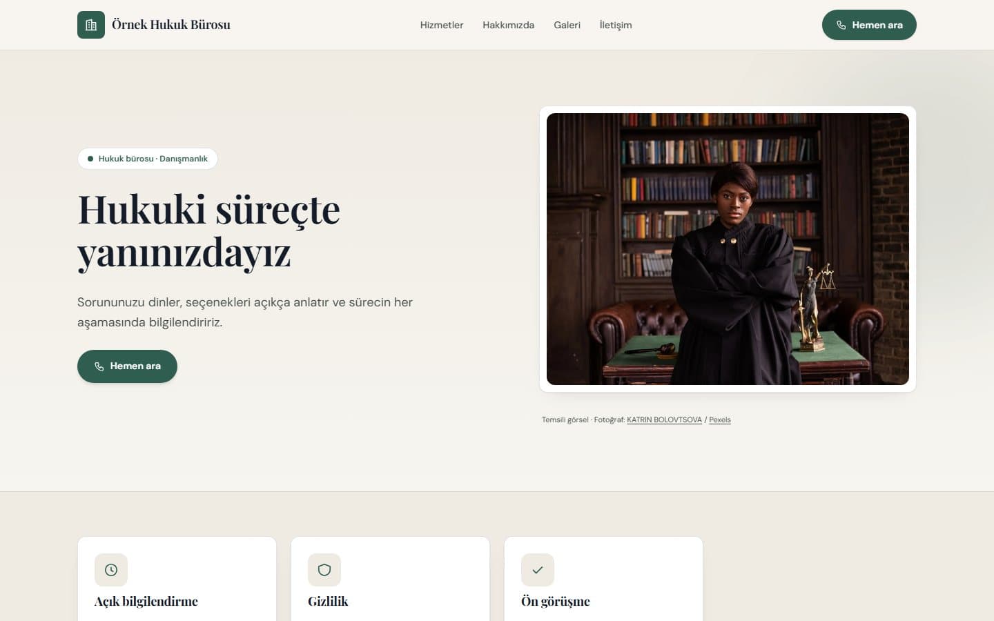 Avukat ve danışmanlık web sitesi, Çam teması masaüstü görünümü