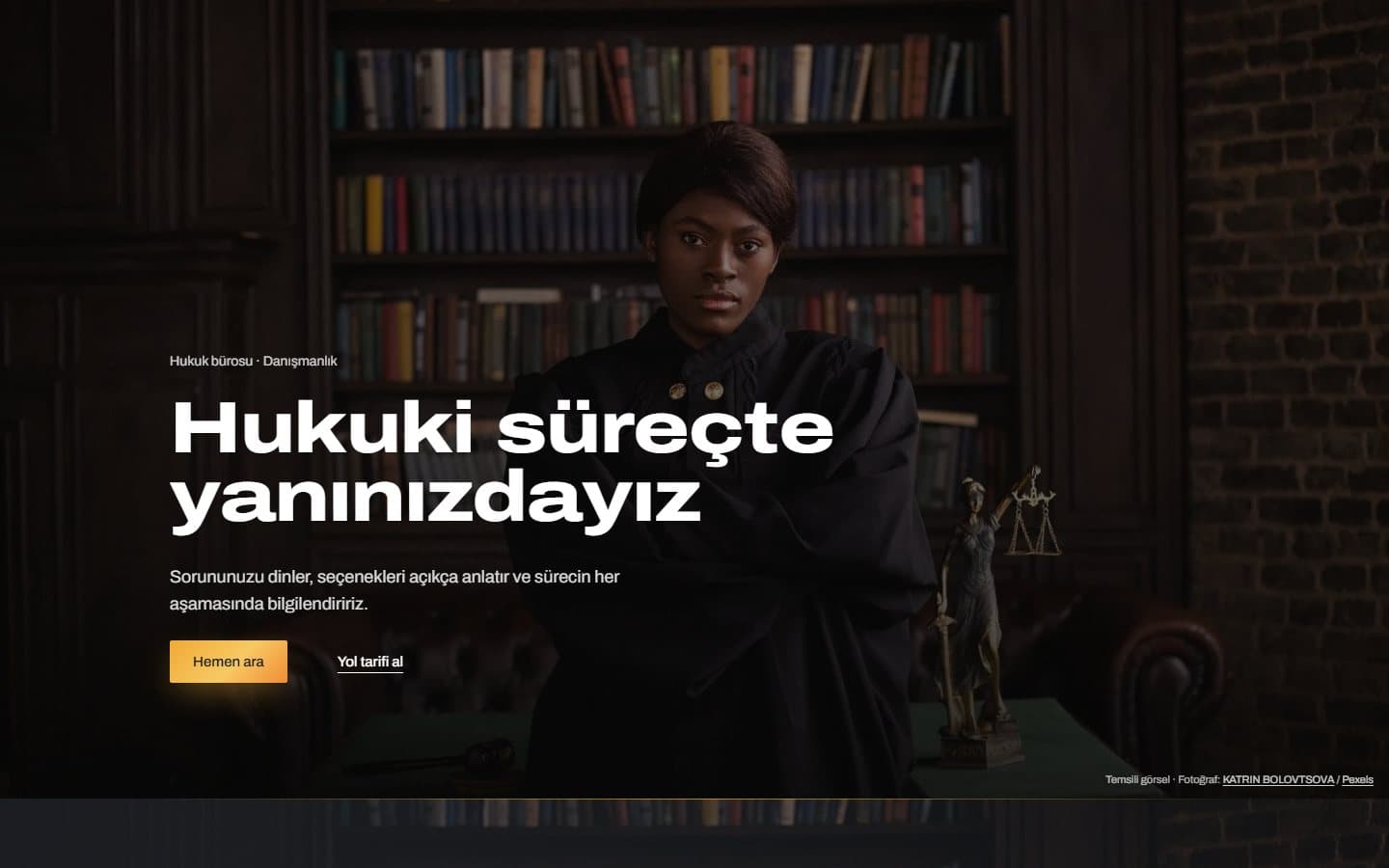 Avukat ve danışmanlık web sitesi, Sinematik teması masaüstü görünümü