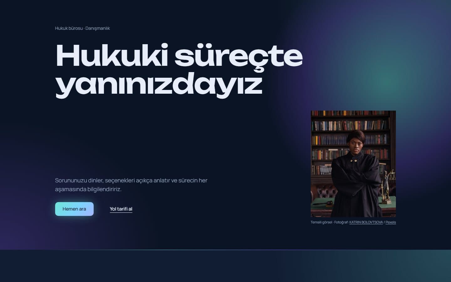 Avukat ve danışmanlık web sitesi, Fütüristik teması masaüstü görünümü