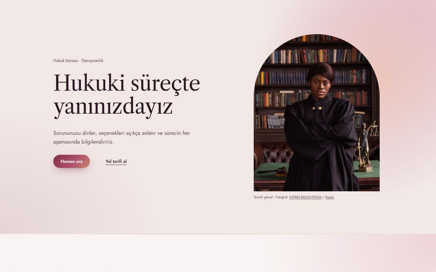 Avukat ve danışmanlık web sitesi, Lüks teması masaüstü görünümü