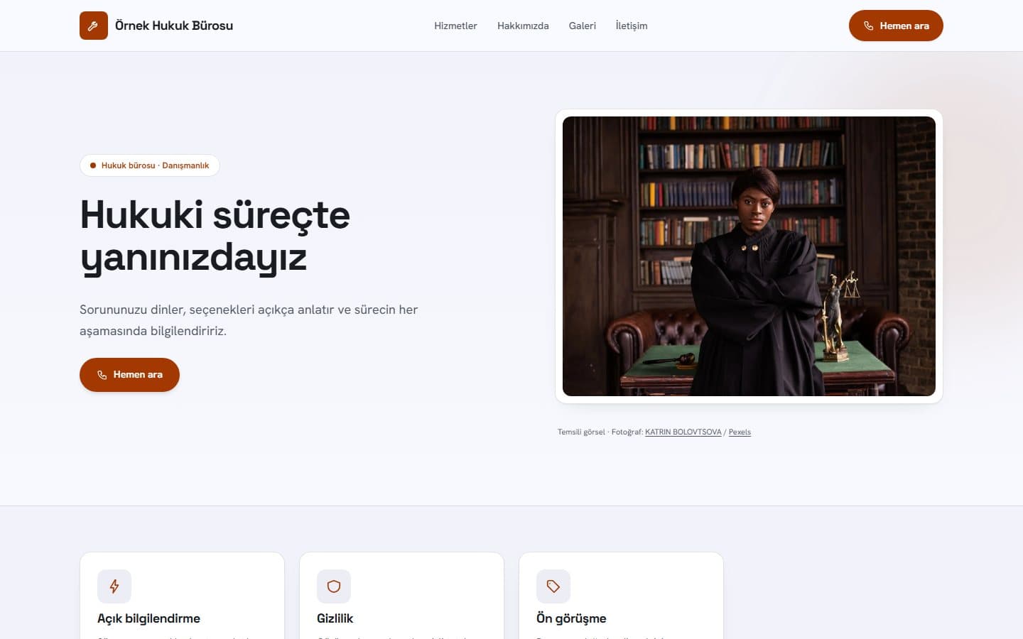 Avukat ve danışmanlık web sitesi, Eksen teması masaüstü görünümü