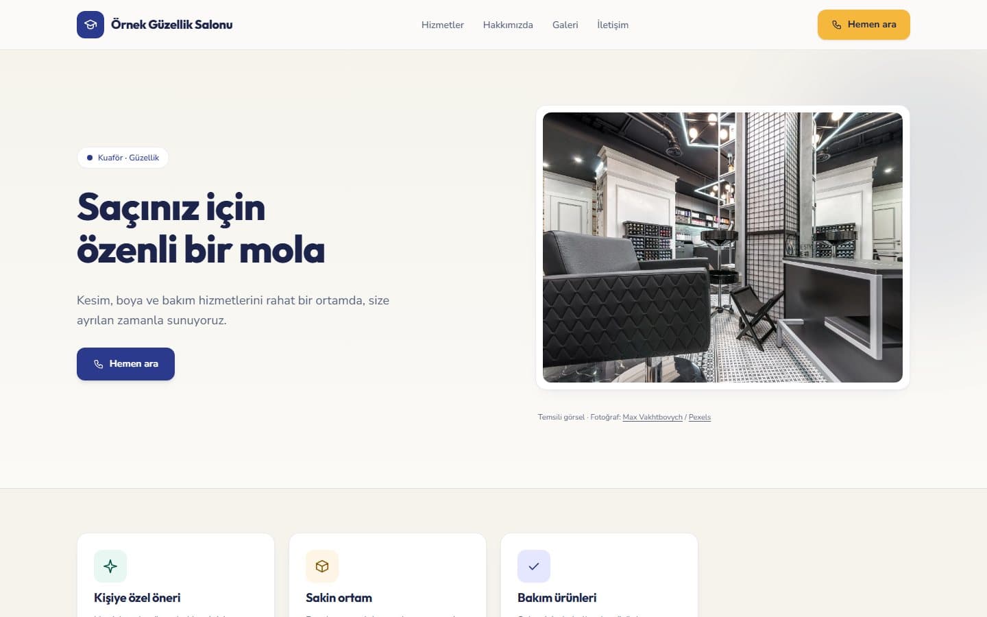 Kuaför ve güzellik web sitesi, İndigo teması masaüstü görünümü
