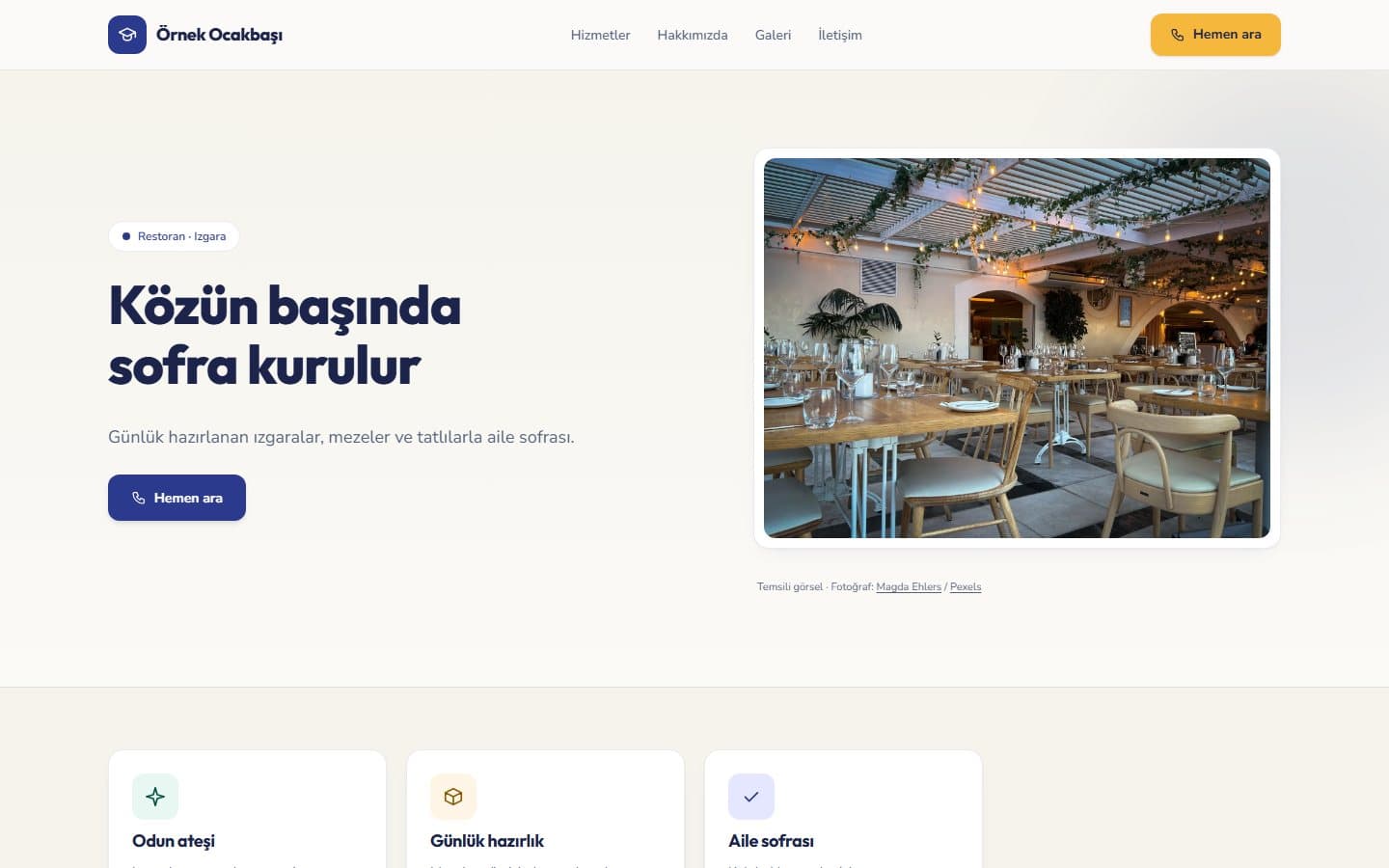 Restoran ve kafe web sitesi, İndigo teması masaüstü görünümü