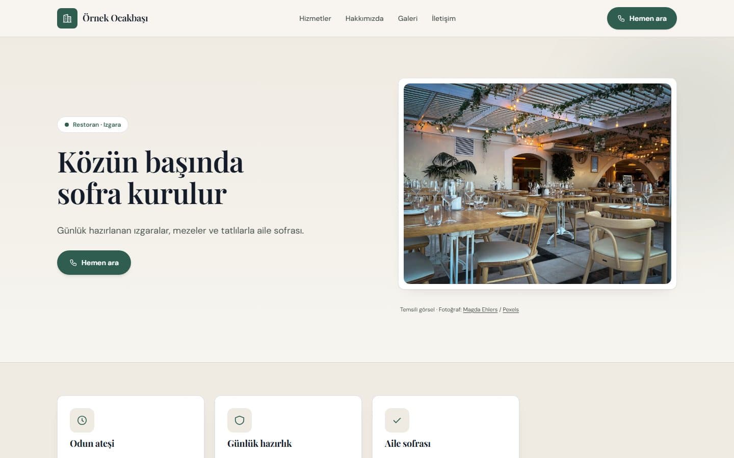 Restoran ve kafe web sitesi, Çam teması masaüstü görünümü